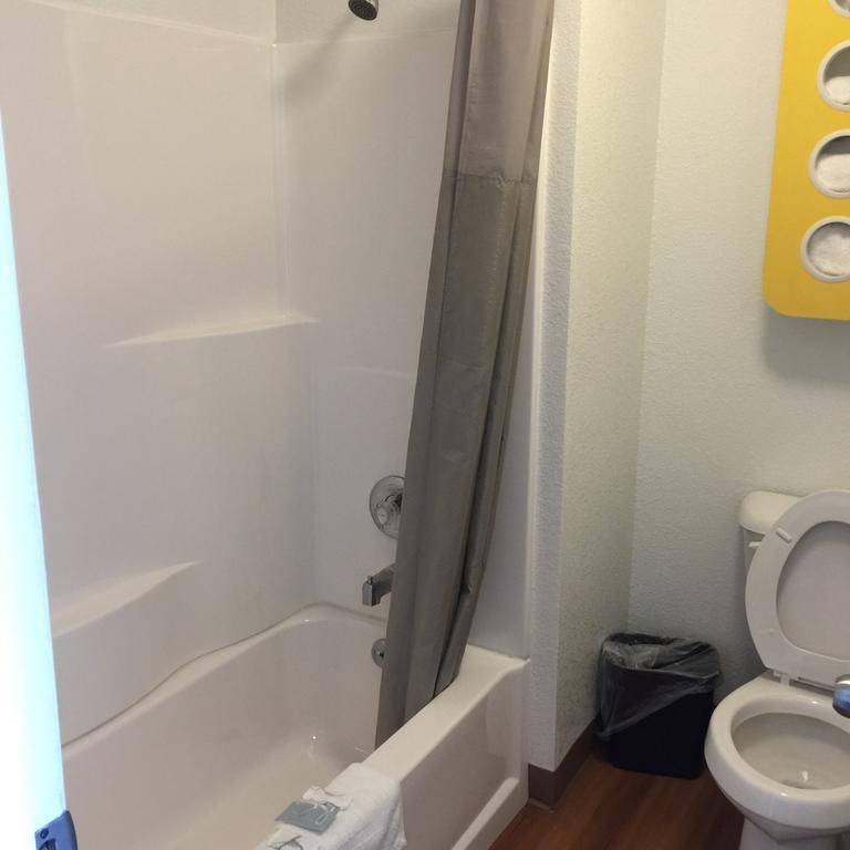 Motel 6 ベーカーズフィールド 部屋 写真