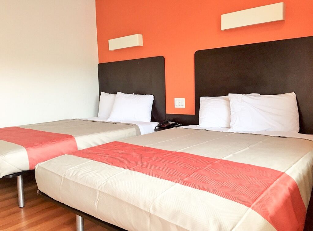 Motel 6 ベーカーズフィールド 部屋 写真