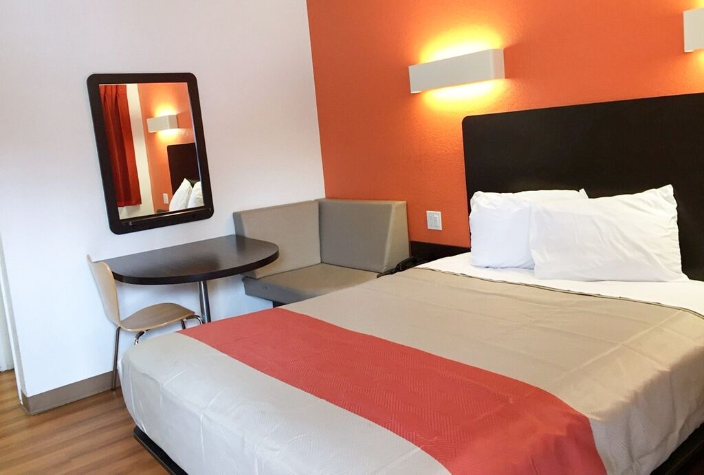 Motel 6 ベーカーズフィールド 部屋 写真